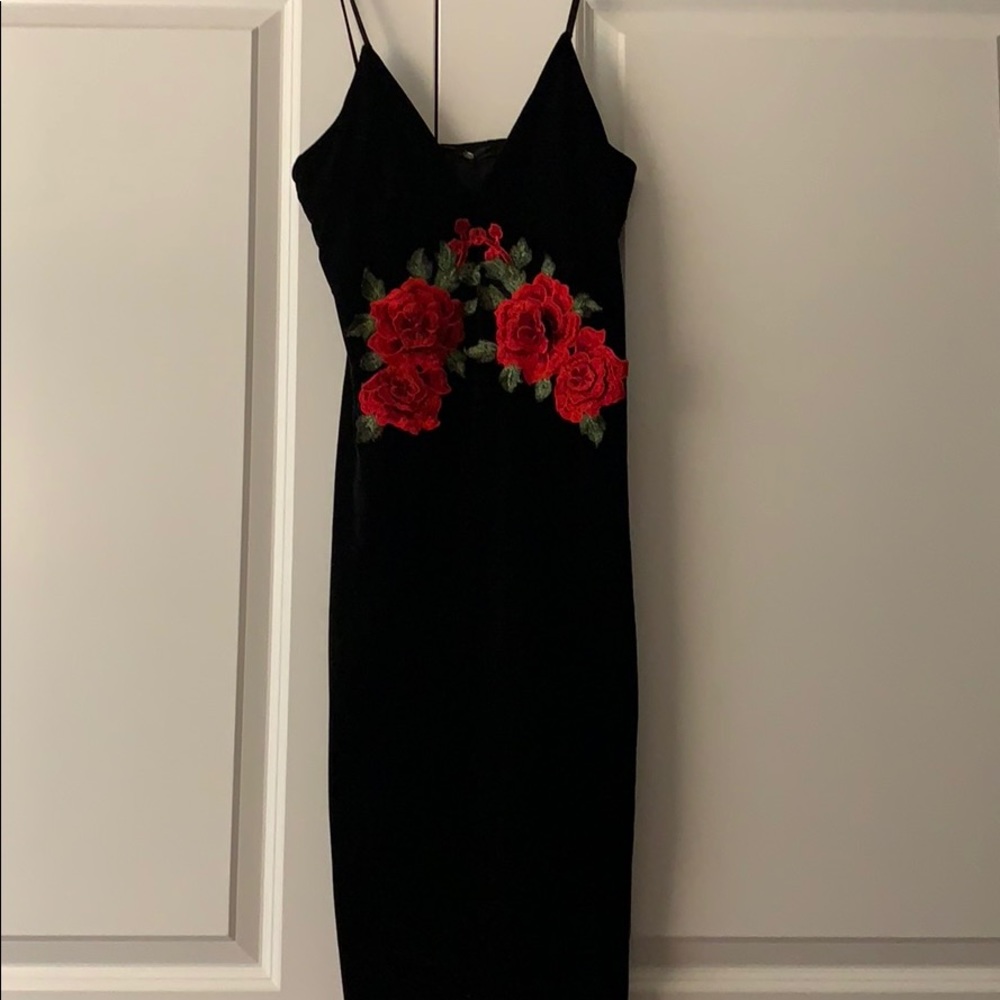 MISSGUIDED Velvet Rose Dress - Picture 3 of 4